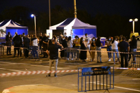   صور: اقبال كبير من المواطنين على محطة فحص الكورونا بيافا 